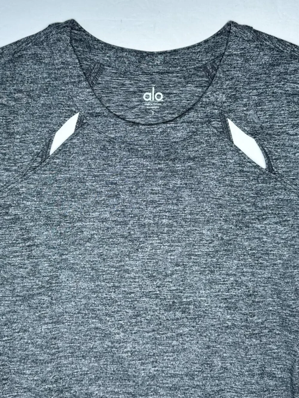 Alo Yoga Alloy Heather Mantra Long Sleeve Top Small Cutout Thumbholes Activewear